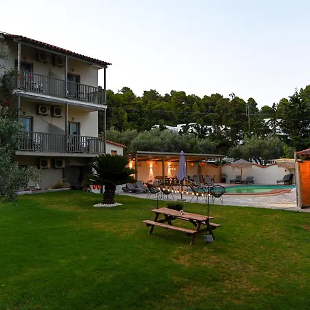 Aggelos Grand Ξενοδοχείο με διαμερίσματα *