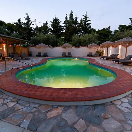 Ξενοδοχείο με διαμερίσματα Aggelos Grand Κουκουναριές