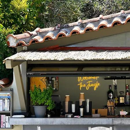 Ξενοδοχείο με διαμερίσματα Aggelos Grand Κουκουναριές